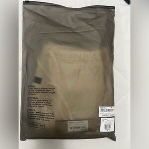 Esssential eggshell shorts